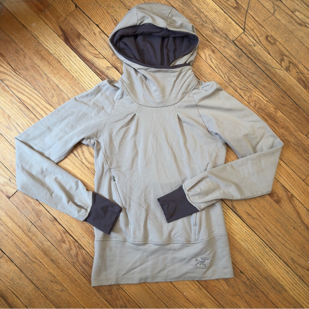Rare Arc'teryx Women's Detente Hoodie with adorable chest Accents FINAL PRICE - Picture 2 of 13